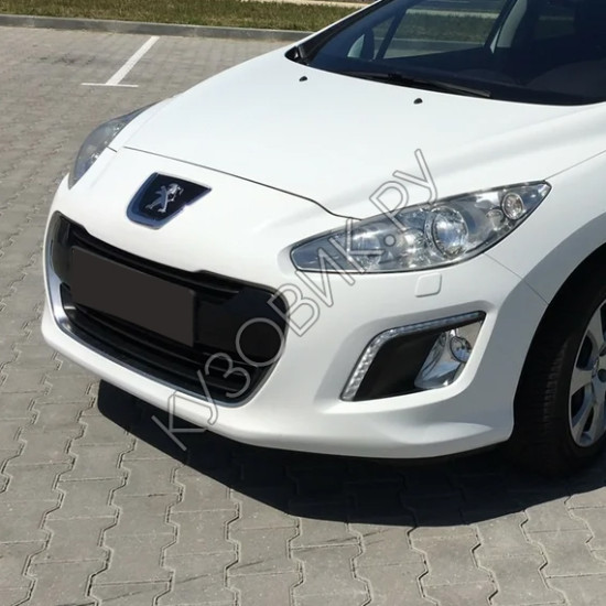 Бампер передний в цвет кузова Peugeot 308 (2011-2015) рестайлинг с отв под омыватели